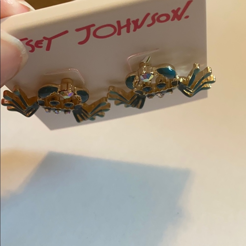 🎉HP🎉New! Betsey Johnson crab post earrings 🦀 - Picture 2 of 5